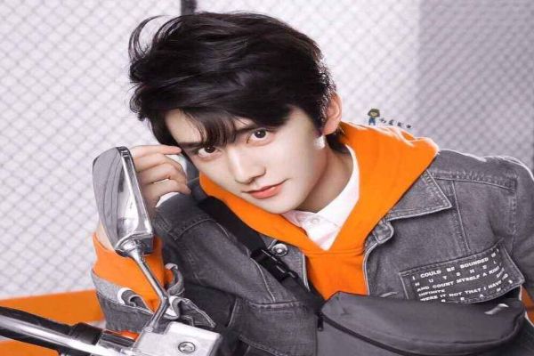 中国十大高校校草大比拼 TFBOYS上榜两人张新成是国民校草