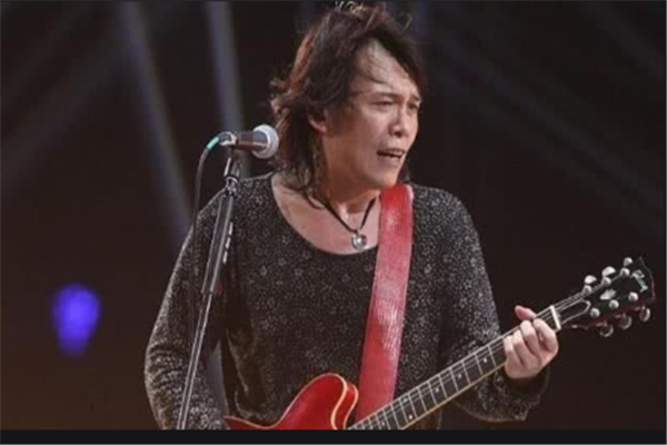 台湾十大知名男歌手：费玉清上榜，他的歌声饱含深情