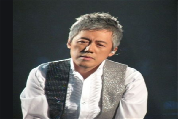 台湾十大知名男歌手：费玉清上榜，他的歌声饱含深情