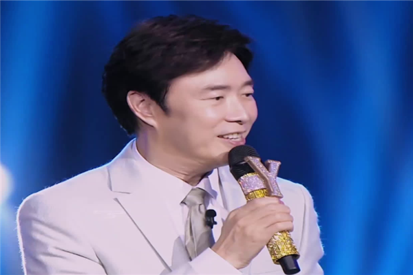 台湾十大知名男歌手：费玉清上榜，他的歌声饱含深情