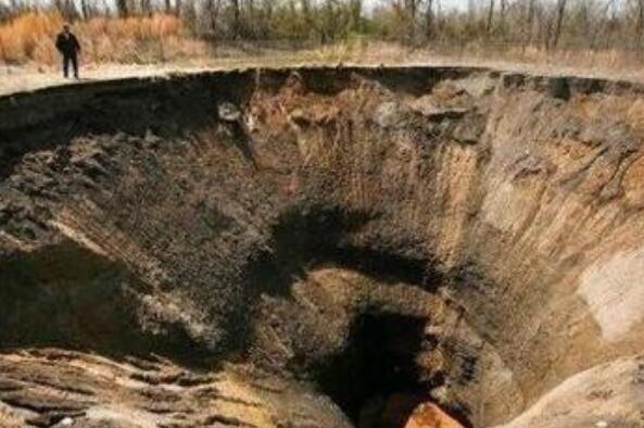 世界十大著名天坑 冰岛陷坑上榜，有四个都在美国