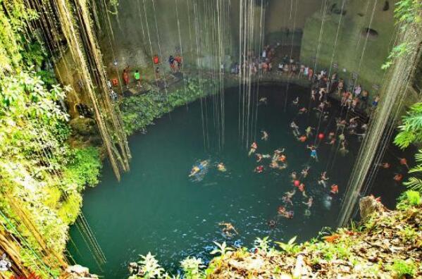 世界十大著名天坑 冰岛陷坑上榜，有四个都在美国