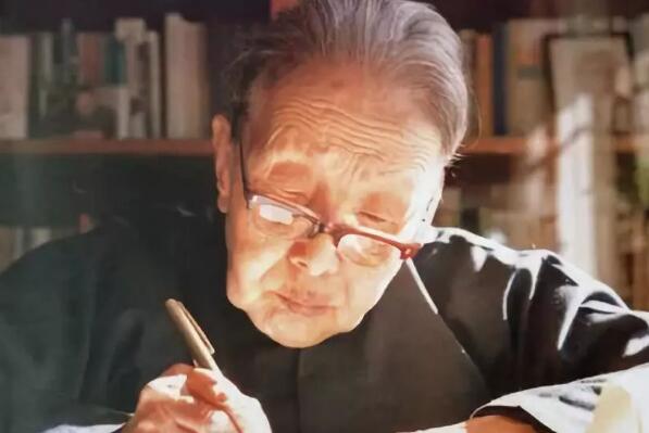 中国十大著名女作家 三毛上榜，第四是著名言情小说家