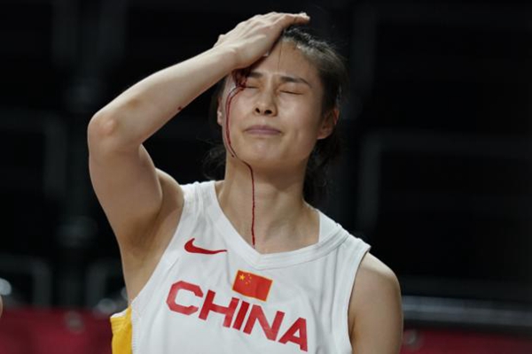 东京奥运会十大感人瞬间：肖若腾被扣0.3痛失金牌，郎平此次最后一战