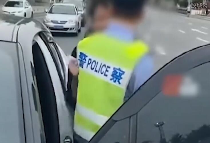 丹东袭警事件