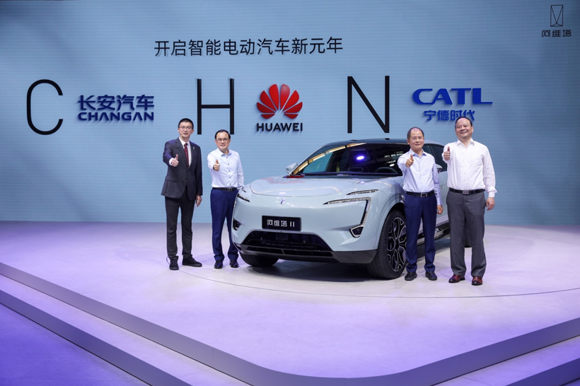 E周看点丨理想L9预订用户破3万;蔚来回应测试车“坠楼”事故