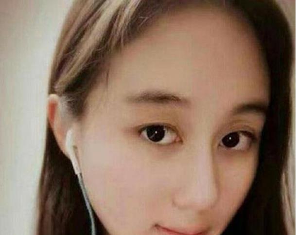 何超欣是利智生的吗？为什么何超欣长的那么像是利智