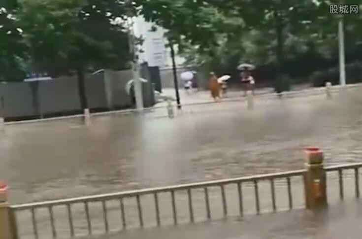 河南安阳暴雨