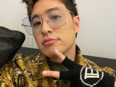 41岁潘玮柏疑似当爸爸 车内安置儿童座椅