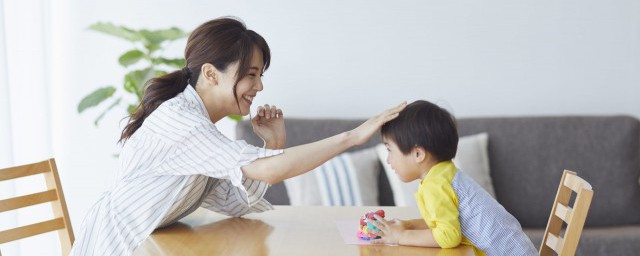 2岁怎么引导孩子自主睡觉 培养孩子自己睡觉的技巧