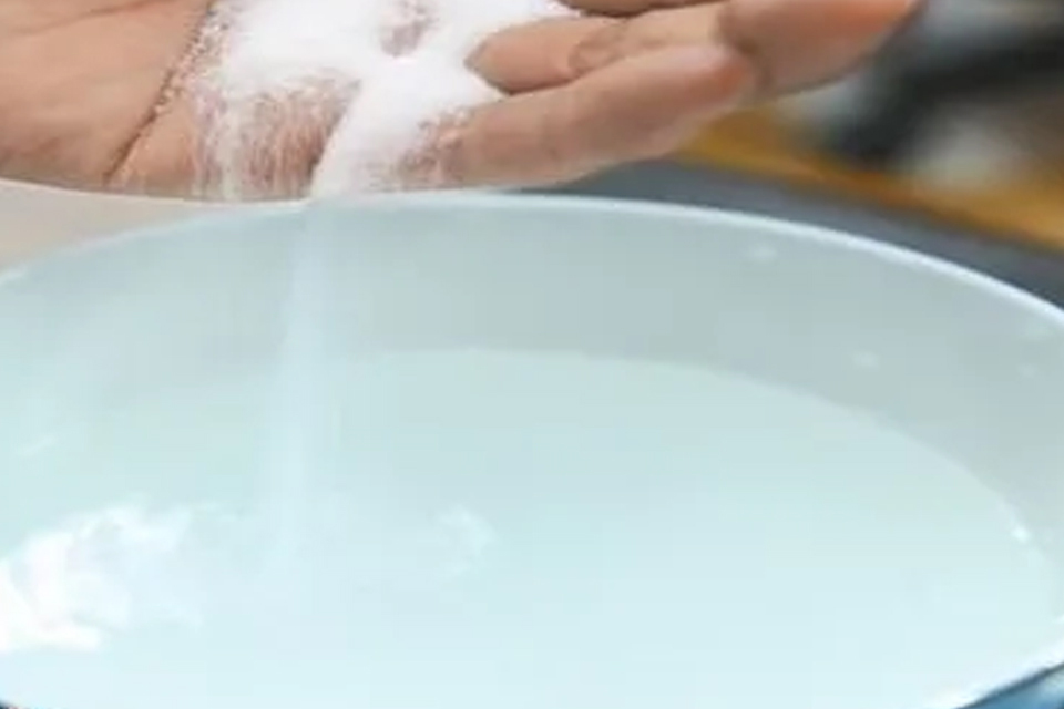 生鸭血怎么做成血块 没凝固的鸭血怎么吃