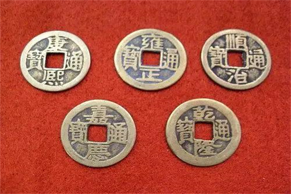 入户门怎么挂五帝钱 五帝钱是用什么材料制作