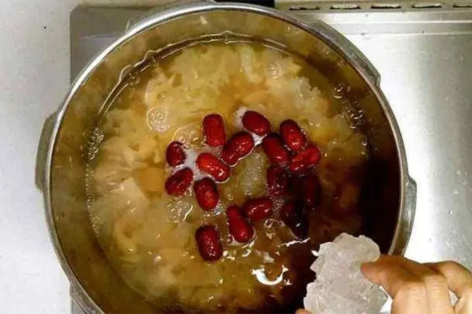 高压锅煮银耳汤要多久 银耳几分钟就泡开了是不是有问题