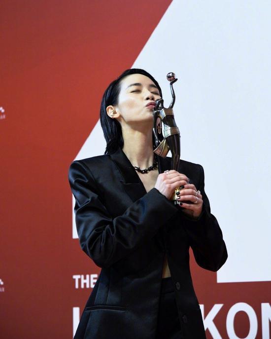 霍汶希：刘雅瑟不会出席电影金马奖
