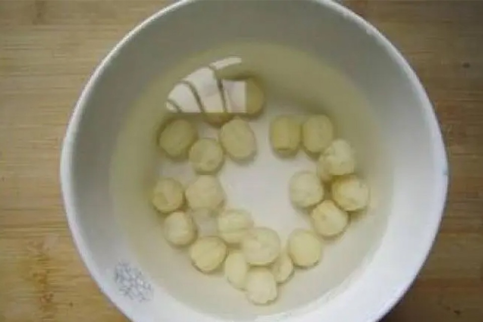 莲子煮之前要用水泡吗 莲子能长时间浸泡吗