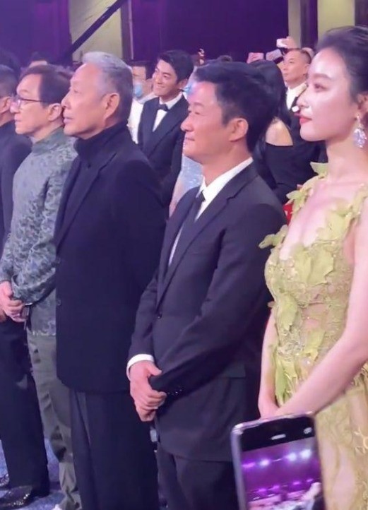 陈道明与倪妮弯腰握手 意难平CP的回忆又回来了
