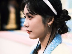 蔡文静变身兔女郎甜美十足 托腮灿笑超软萌