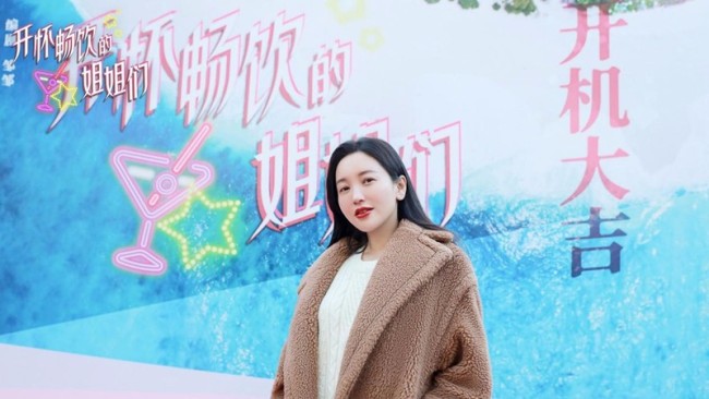 《开怀畅饮的姐姐们》"以酒会友"聚焦当代女性互助