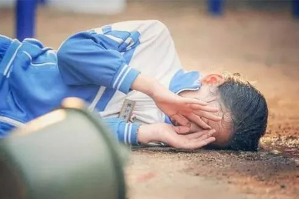 初二学生不愿意上学怎么办 初中成绩不好可以出国留学吗
