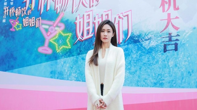 《开怀畅饮的姐姐们》"以酒会友"聚焦当代女性互助