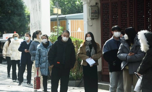 重庆女孩为考研主动提前感染妈妈亲嘴爸爸捅鼻子