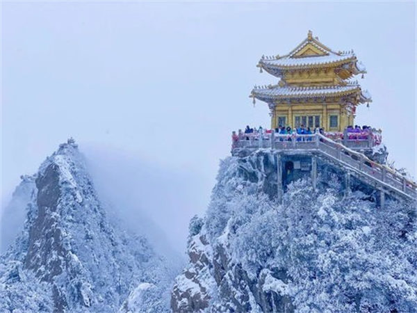 老君山上大量游客滞留,纷纷怒喊“退票”