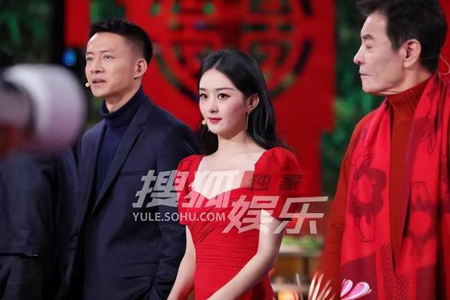 北京台春晚路透图曝光：赵丽颖红裙显完美身材