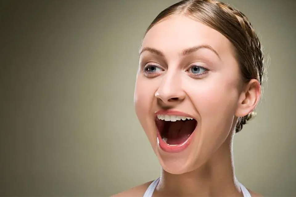 薄嘴唇的女人怎么样 嘴巴大的女人旺夫吗