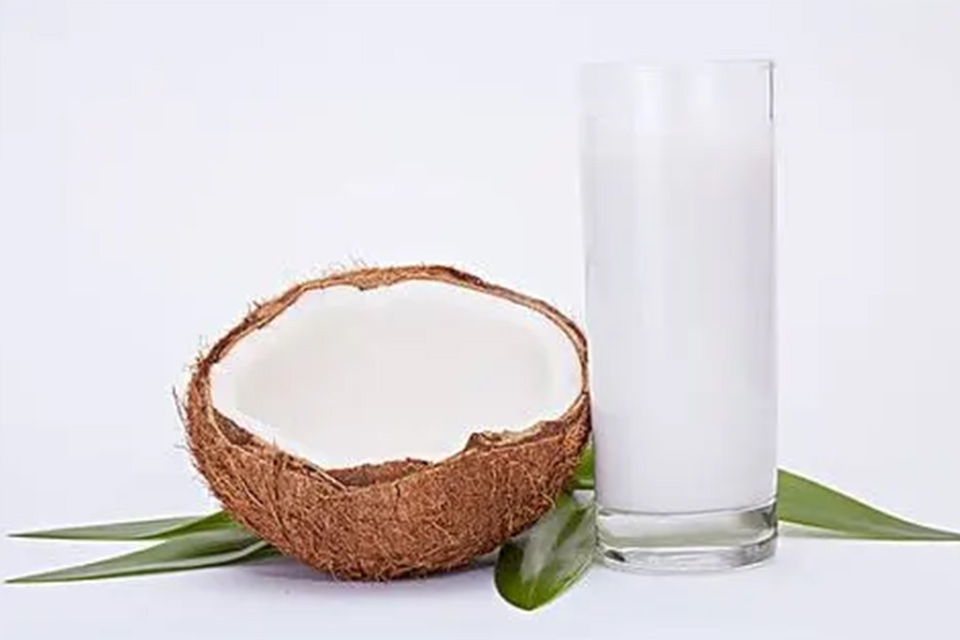 椰子汁发黄但味道没坏能喝吗 椰子汁喝了会发胖吗