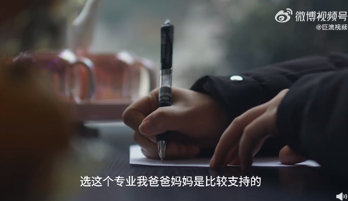 珍惜每一天！00后社恐女生选择当守墓人