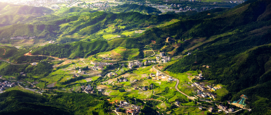 中国十大7月份国内最佳旅游地，五台山上榜，第一是一条公路