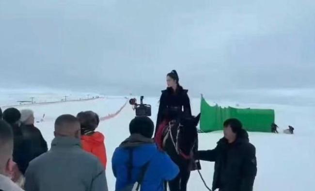 《神话》续篇《传奇》开机 成龙娜扎合影流出