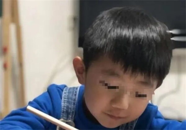 男孩7次举手后离世