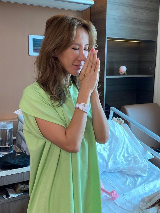 李玟手术前发长文 透露多年仅靠一条腿支撑身体