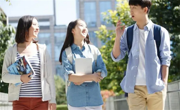 男子回应大学4年赚100多万