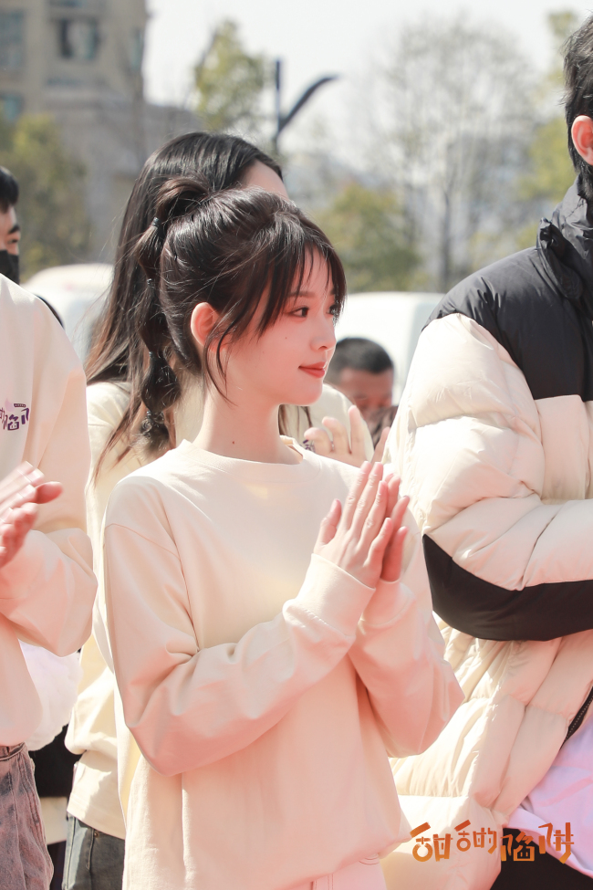 张淼怡首演厨师 搭档谢彬彬奔赴治愈之约