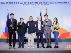 法国总统马克龙力荐电影《燃烧的巴黎圣母院》