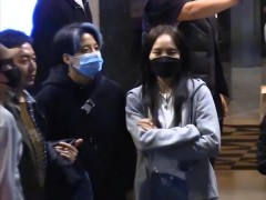 潘玮柏夫妇和孟佳Amber聚餐 结束时相拥惜别