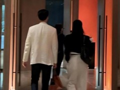 玄彬孙艺珍一家三口现身日本 穿情侣装轻松自在
